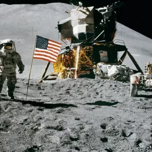 Exploração lunar: o marco que inspirou séculos de sonhos e temores sobre a colonização do espaço.
